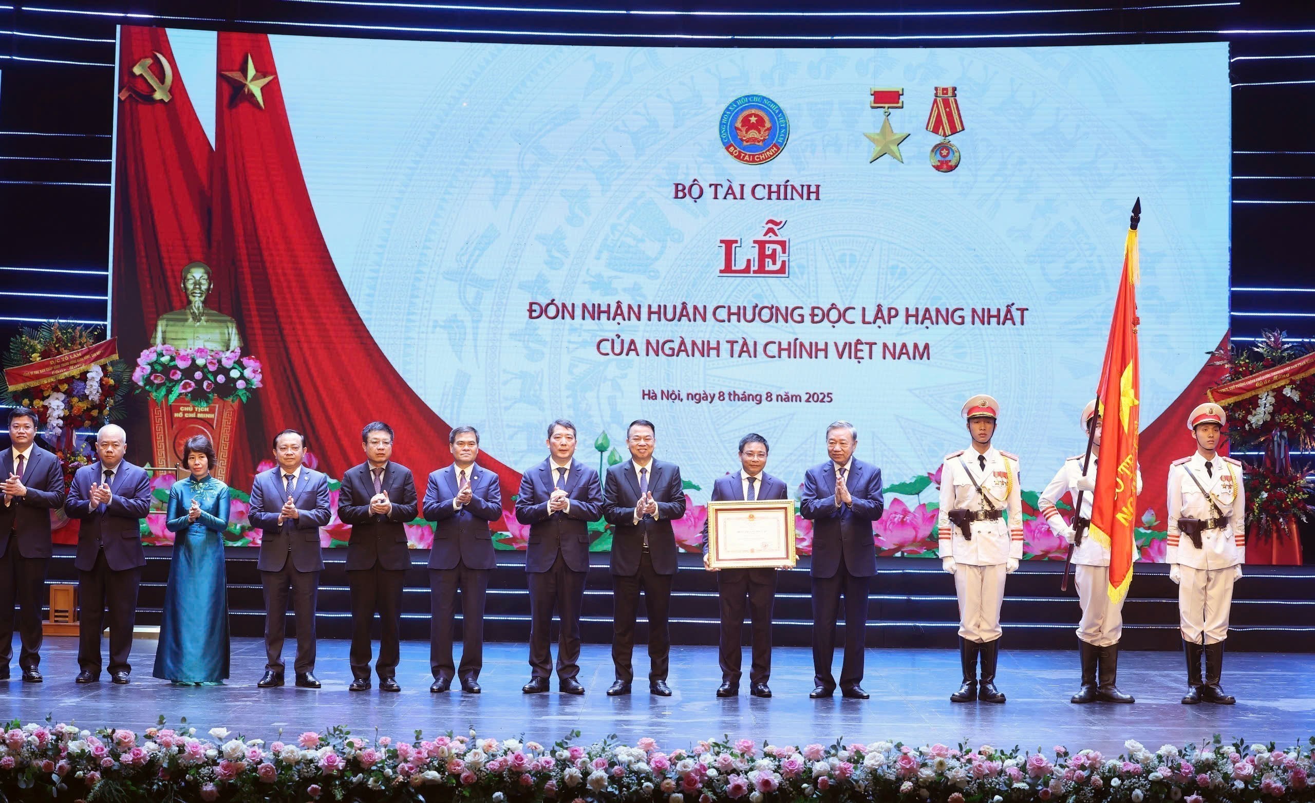 Tổng Bí thư và Thủ tướng dự Lễ kỷ niệm 80 năm Ngày truyền thống ngành Tài chính - Ảnh 7.