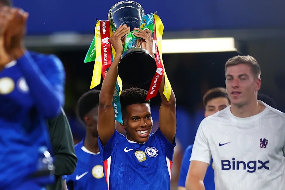 Thần đồng Chelsea vừa ra mắt đã gây tiếng vang, được gọi là tài năng trẻ xuất sắc nhất thế giới - Ảnh 2.