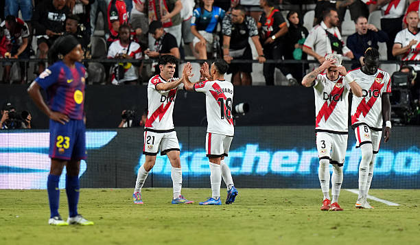 Barcelona trải qua trận đấu nhiều tranh cãi khi bị Rayo Vallecano cầm hòa 1-1 ở vòng 3 La Liga trên sân Estadio de Vallecas