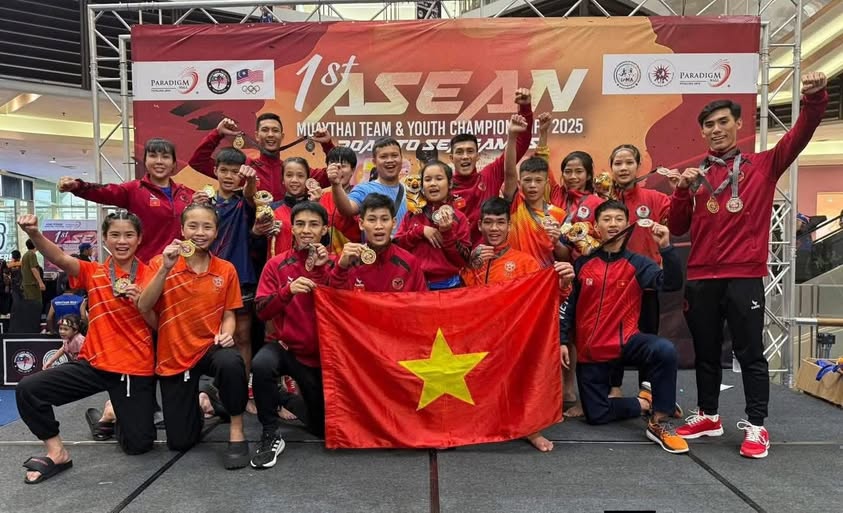 Nguyễn Trần Duy Nhất gặt hái thành công rực rỡ trên cương vị mới cùng đội tuyển Muay trẻ Việt Nam - Ảnh 1.