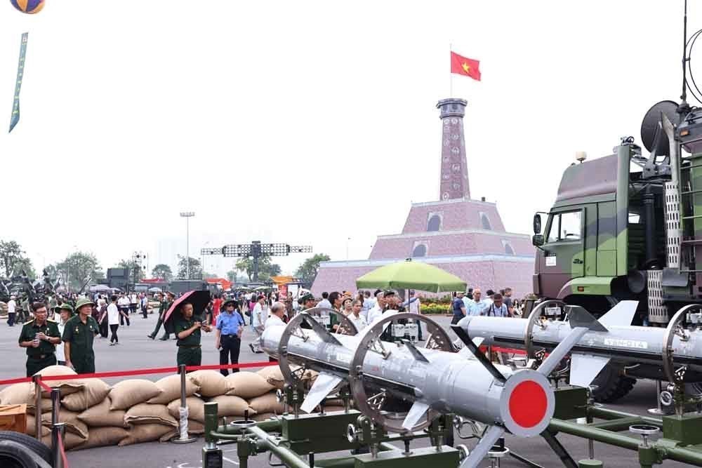 Người dân tiếp tục đổ về tham quan Triển lãm “80 năm Hành trình Độc lập - Tự do - Hạnh phúc - Ảnh 1.