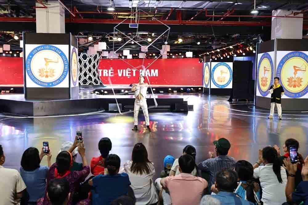 Người dân tiếp tục đổ về tham quan Triển lãm “80 năm Hành trình Độc lập - Tự do - Hạnh phúc - Ảnh 6.