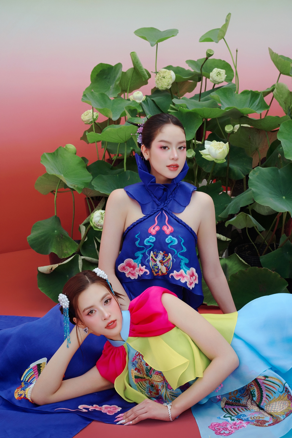Tiểu Vy - Thanh Thủy - Kỳ Duyên: Nàng thơ của Linh San trong show Lụa Là Trà Hoa - Ảnh 5.
