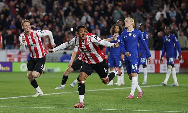 Chelsea hòa kịch tính 2-2 trên sân Brentford
