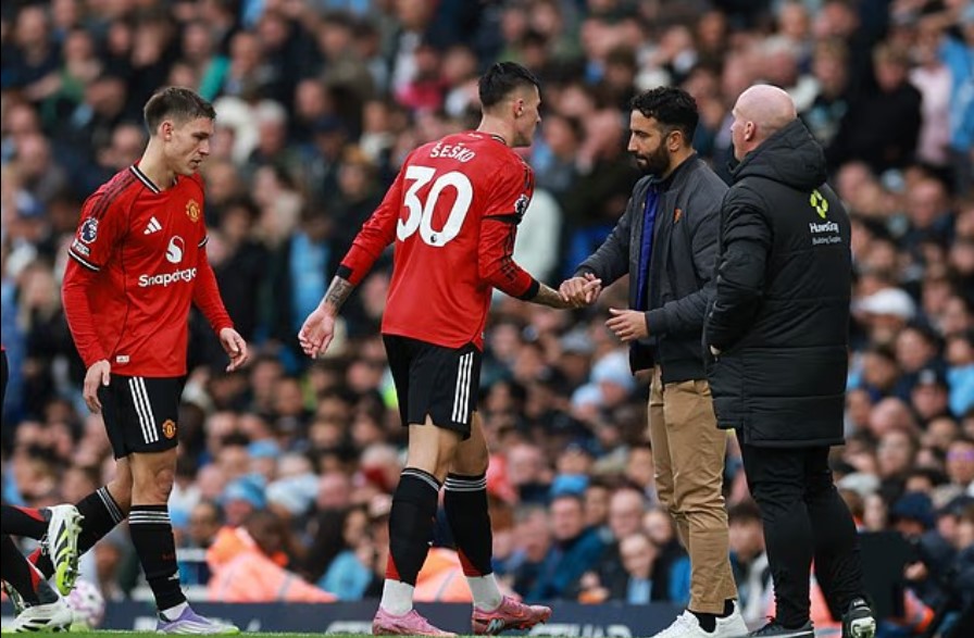 Cựu sao MU thừa nhận 'Tôi đã xem bộ phim này quá nhiều lần' khi Quỷ đỏ lại thua trắng Man City - Ảnh 2.