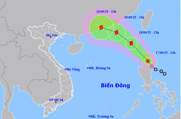 Áp thấp nhiệt đới hướng vào Biển Đông và khả năng mạnh lên thành bão - Ảnh 1.