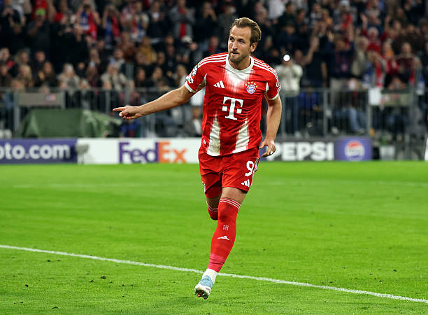 Harry Kane lập cú đúp trong chiến thắng 3-1 của Bayern Munich trước Chelsea ở Champions League