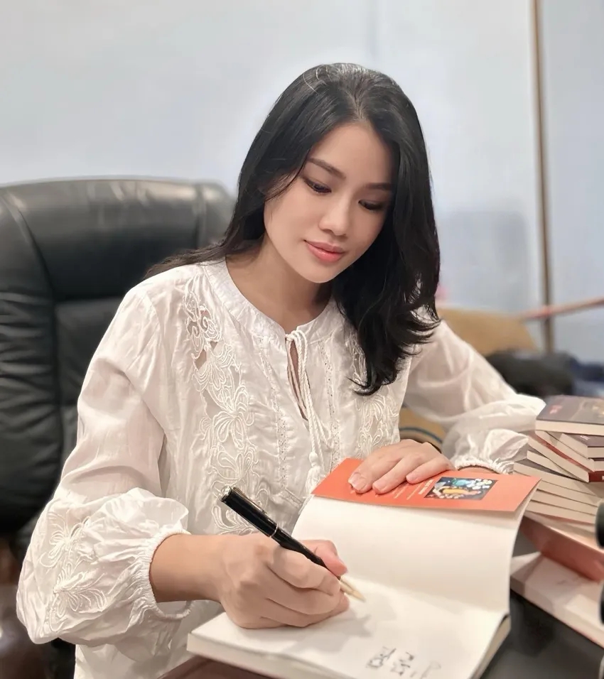 Ra mắt 'Chuyện của mặt trời' - tiểu thuyết về nạn buôn người - Ảnh 2.