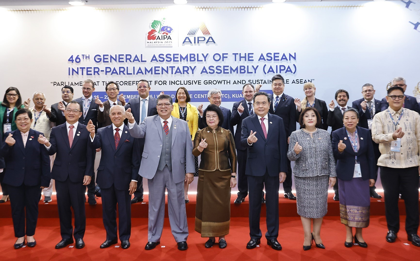 AIPA-46: Các Trưởng đoàn Nghị viện thành viên AIPA chụp ảnh chung - Ảnh 5.