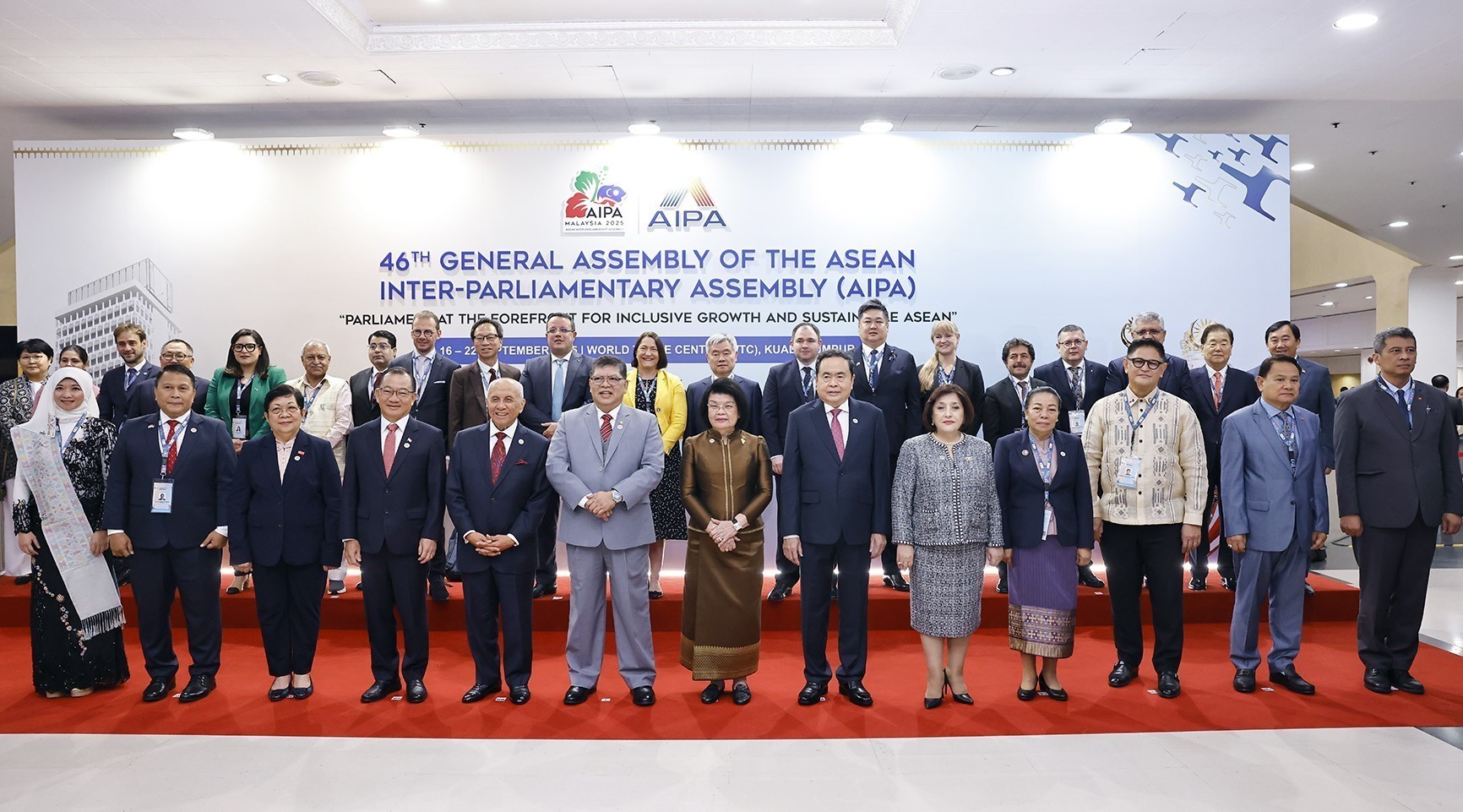 AIPA-46: Các Trưởng đoàn Nghị viện thành viên AIPA chụp ảnh chung - Ảnh 7.