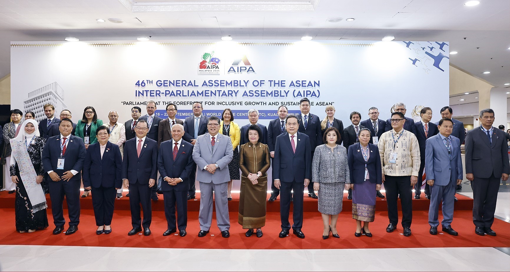AIPA-46: Các Trưởng đoàn Nghị viện thành viên AIPA chụp ảnh chung - Ảnh 8.