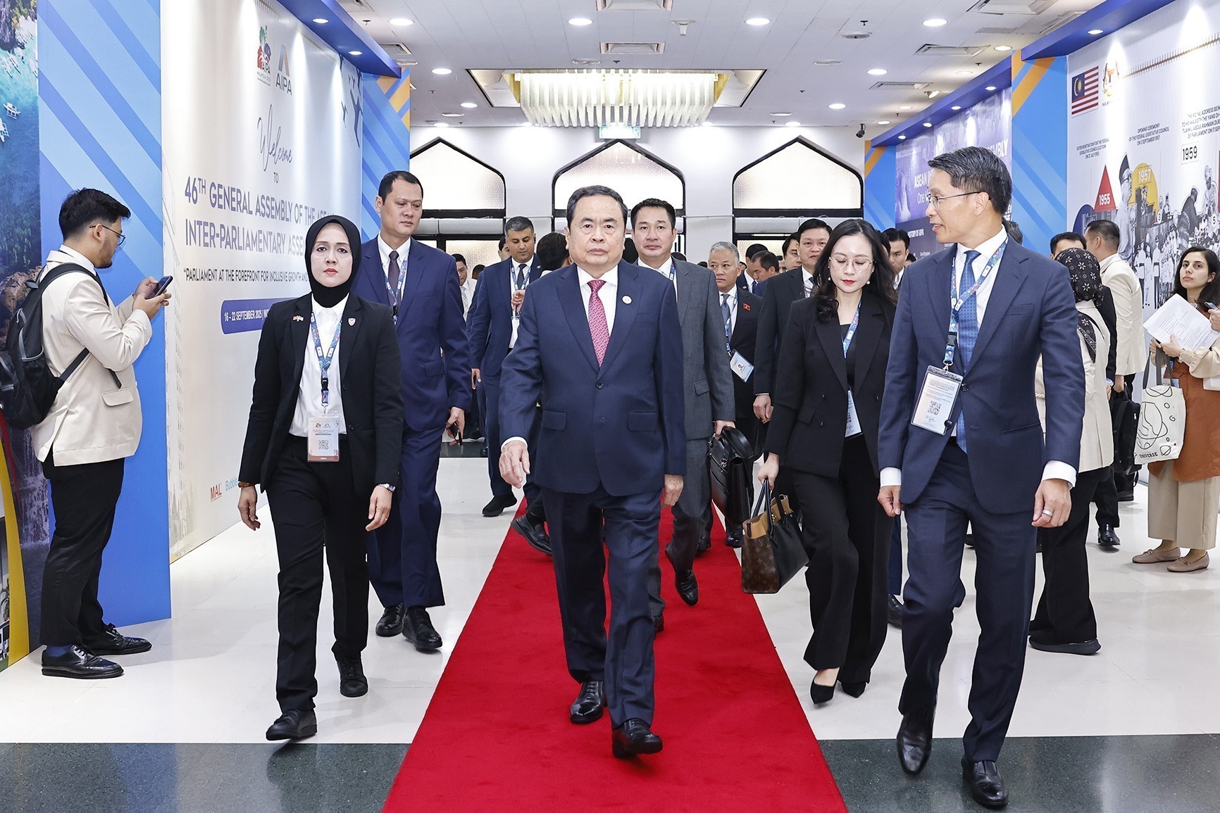AIPA-46: Các Trưởng đoàn Nghị viện thành viên AIPA chụp ảnh chung - Ảnh 2.