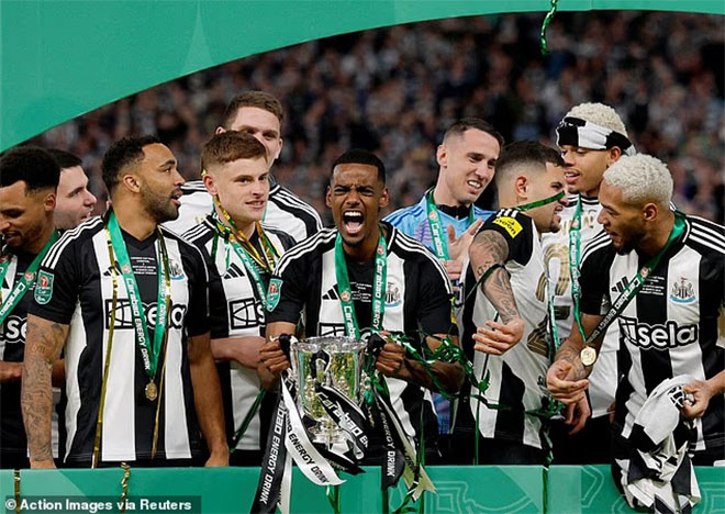 Alexander Isak sang Liverpool: Từ người hùng Cúp Liên đoàn đến “kẻ phản bội” trong mắt Newcastle - Ảnh 1.
