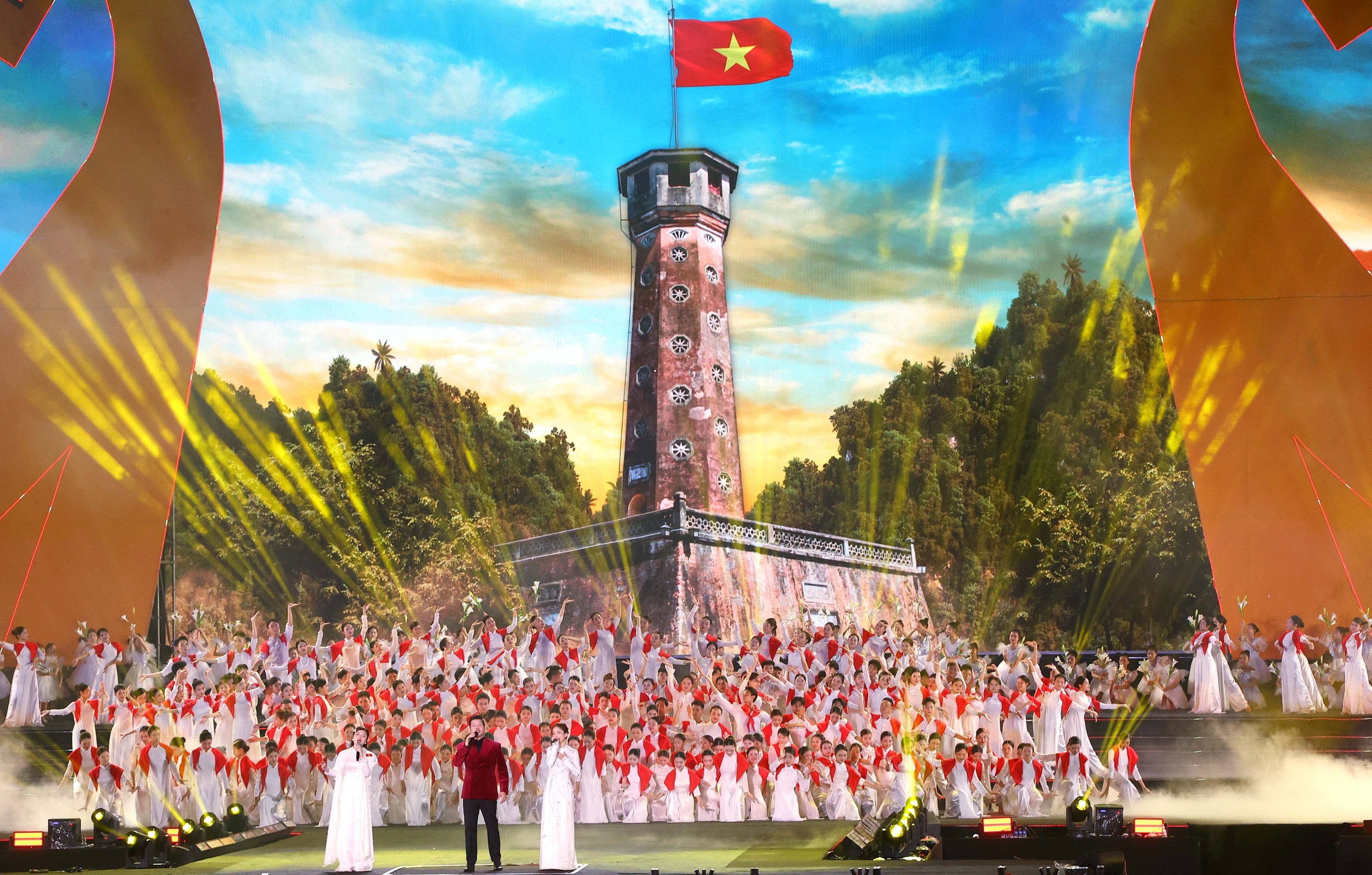 vnapotalchuongtrinhnghethuatquocgiadacbiet80namhanhtrinhdoclap-tudo-hanhphuc8249694-17584470562551770908344.jpg