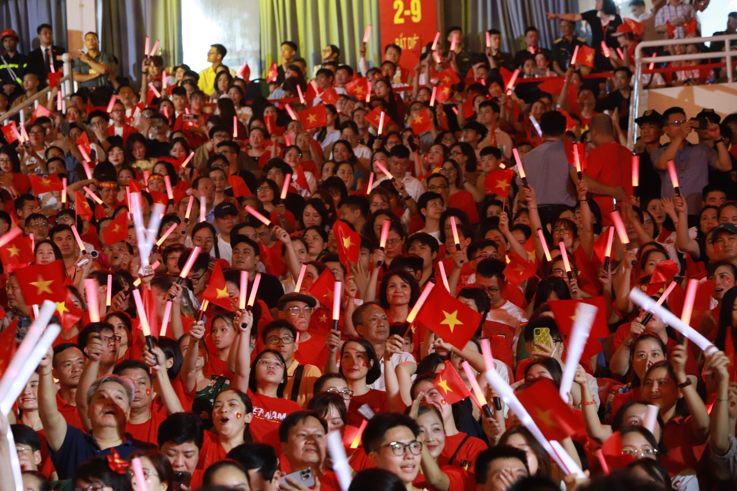 vnapotalchuongtrinhnghethuatquocgiadacbiet80namhanhtrinhdoclap-tudo-hanhphuc8249705-17584469942501294160709.jpg