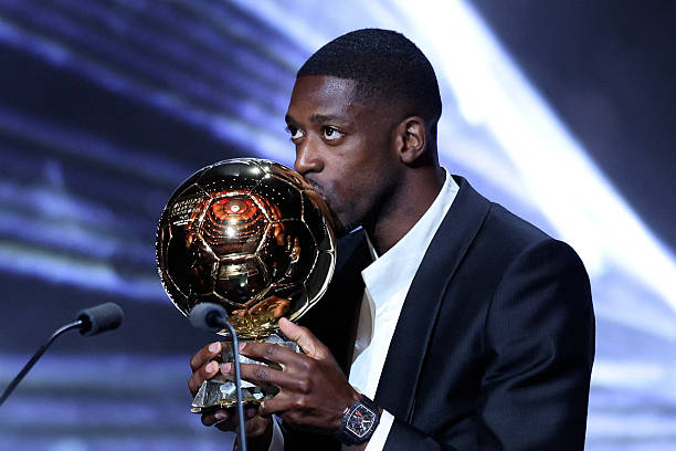Khi ra mắt ban lãnh đạo Barca năm 2021, Xavi từng tuyên bố: “Tôi có thể biến Dembélé thành cầu thủ hay nhất thế giới.” Lúc ấy, nhiều giám đốc bật cười. Nhưng giờ đây, Dembélé đã chứng minh Xavi đúng.