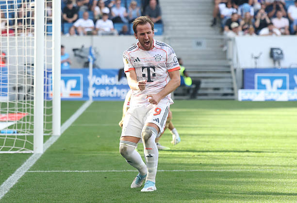 trở thành cầu thủ đầu tiên trong lịch sử Bundesliga ghi thành công 17 quả phạt đền