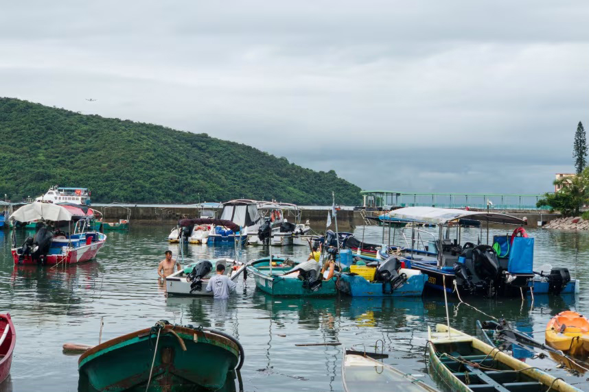 Các địa phương của Trung Quốc ứng phó khẩn cấp với siêu bão Ragasa - Khoảng 700 chuyến bay bị hủy do siêu bão - Ảnh 3.