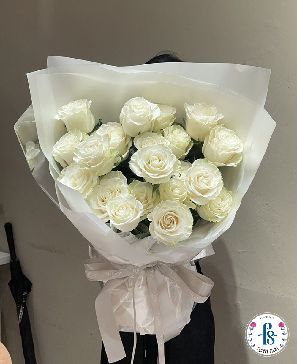 Ý nghĩa hoa hồng trắng: Biểu tượng của tình yêu thuần khiết và hơn thế nữa - Ảnh 1.