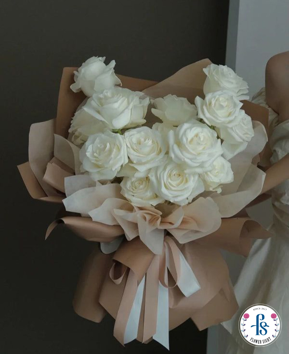 Ý nghĩa hoa hồng trắng: Biểu tượng của tình yêu thuần khiết và hơn thế nữa - Ảnh 2.