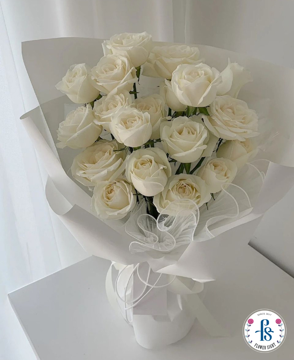 Ý nghĩa hoa hồng trắng: Biểu tượng của tình yêu thuần khiết và hơn thế nữa - Ảnh 3.