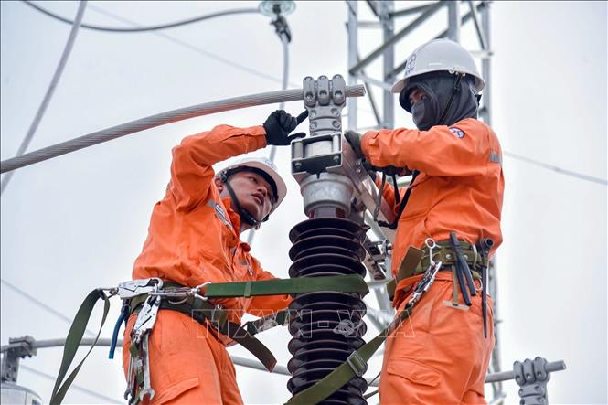 Ứng phó bão số 9: Nhiều phương án bảo đảm vận hành an toàn hệ thống điện quốc gia - Ảnh 2.