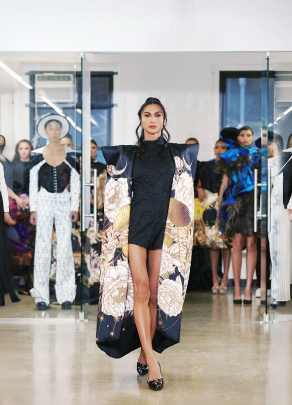 NTK Khang Lê giới thiệu &quot;The Horoscopes&quot; tại New York Couture Fashion Week - Ảnh 2.