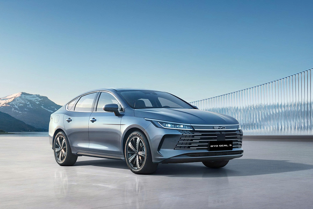 Mẫu Sedan PHEV đầu tiên chuẩn bị gia nhập thị trường Việt Nam trong tháng 10 - Ảnh 1.