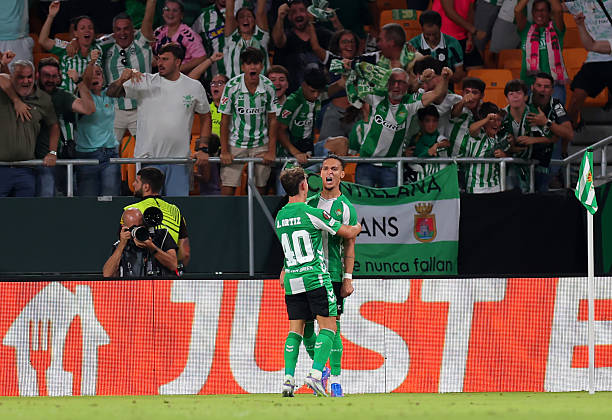 Cựu tiền đạo Man Utd Antony ghi dấu ấn với một bàn thắng và một kiến tạo, khi Real Betis hòa Nottingham Forest 2-2 ở lượt mở màn Europa League 2025-2026.