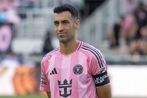 Sergio Busquets thông báo giã từ sân cỏ