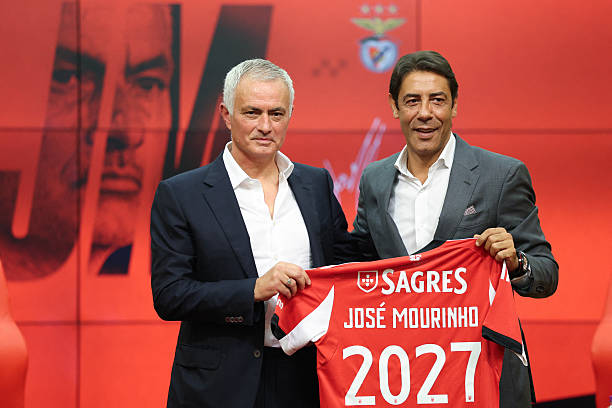 Mourinho nhận lương thấp nhất trong 21 năm sự nghiệp