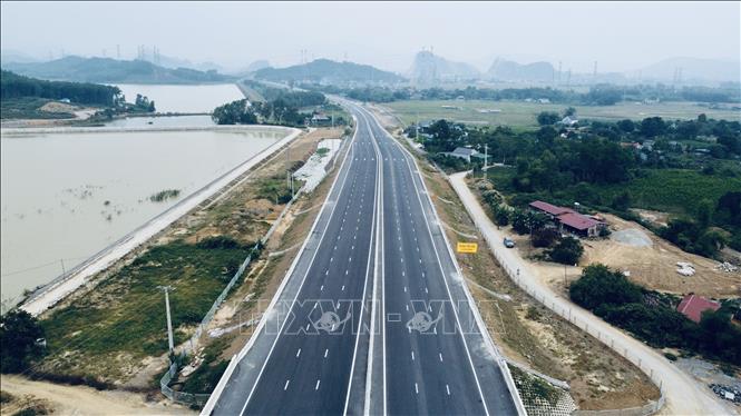 Ứng phó bão số 10: 23 giờ đêm nay, cấm đường cao tốc Bắc - Nam phía Đông từ nút giao Nghi Sơn đến Vũng Áng - Ảnh 1.