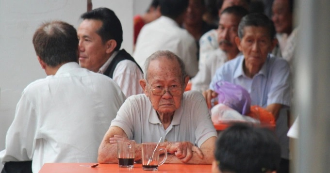 Dân số Singapore tiệm cận xã hội &quot;siêu già&quot; - Ảnh 1.