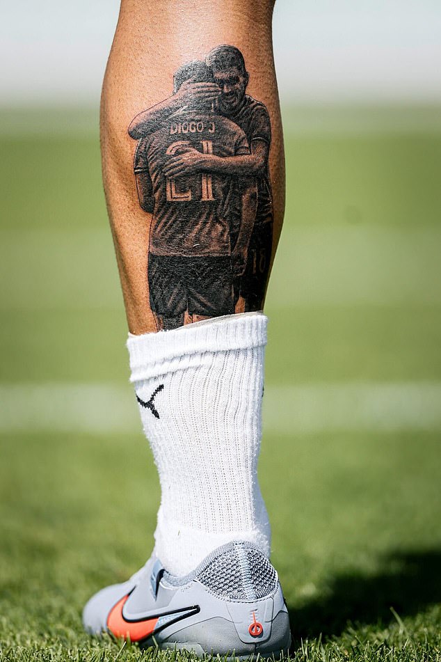 Cristiano Ronaldo và đội tuyển Bồ Đào Nha tổ chức lễ tri ân xúc động dành cho Diogo Jota - Ảnh 3.