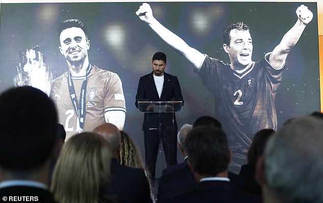 Cristiano Ronaldo và đội tuyển Bồ Đào Nha tổ chức lễ tri ân xúc động dành cho Diogo Jota - Ảnh 1.
