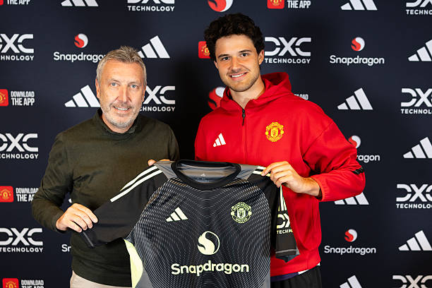 Manchester United Đã Đặt Niềm Tin Vào Tiềm Năng To Lớn Của Thủ Thành 23 Tuổi Người Bỉ Senne Lammens Và Ở Bản Hợp Đồng Mới Này, Người Ta Thấy Thấp Thoáng Hình Ảnh David De Gea Manchester United Đã Đặt Niềm Tin Vào Tiềm Năng To Lớn Của Thủ Thành 23 Tuổi Người Bỉ Senne Lammens Và Ở Bản Hợp Đồng Mới Này, Người Ta Thấy Thấp Thoáng Hình Ảnh David De Gea