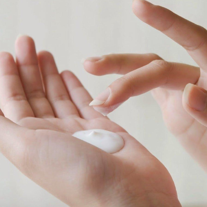 Sai lầm phổ biến khi dùng kem chống nắng: Bạn có đang mắc phải? - Ảnh 2.
