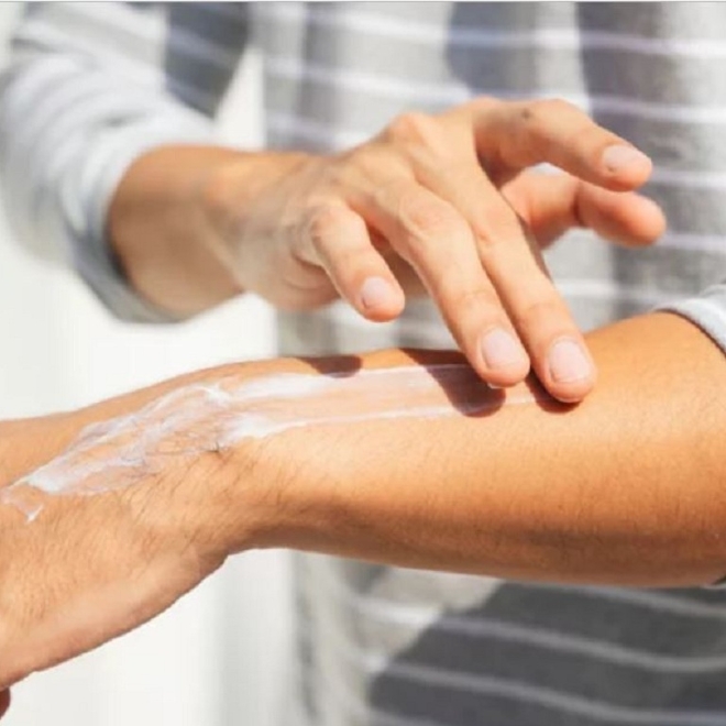 Sai lầm phổ biến khi dùng kem chống nắng: Bạn có đang mắc phải? - Ảnh 3.