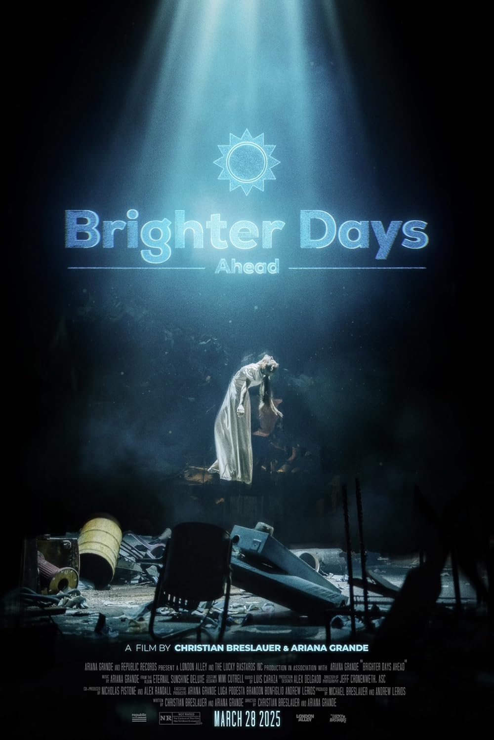 Video &quot;Brighter Days Ahead&quot;: Ariana Grande sẽ luôn có những ngày tươi sáng hơn - Ảnh 2.