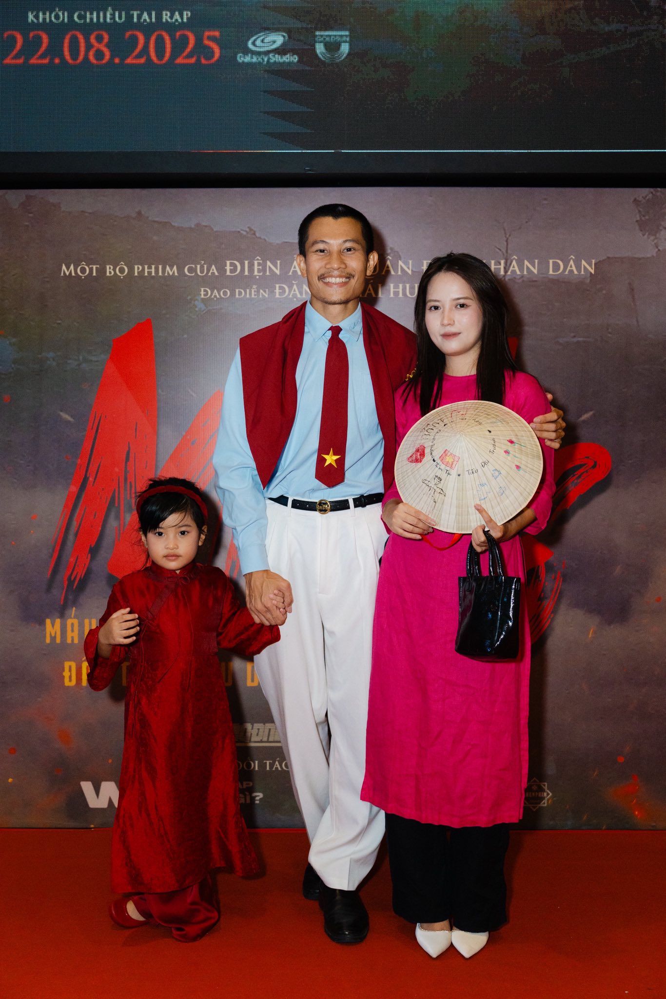 gia-dinh-phuong-nam-17573904113072070813692.jpg