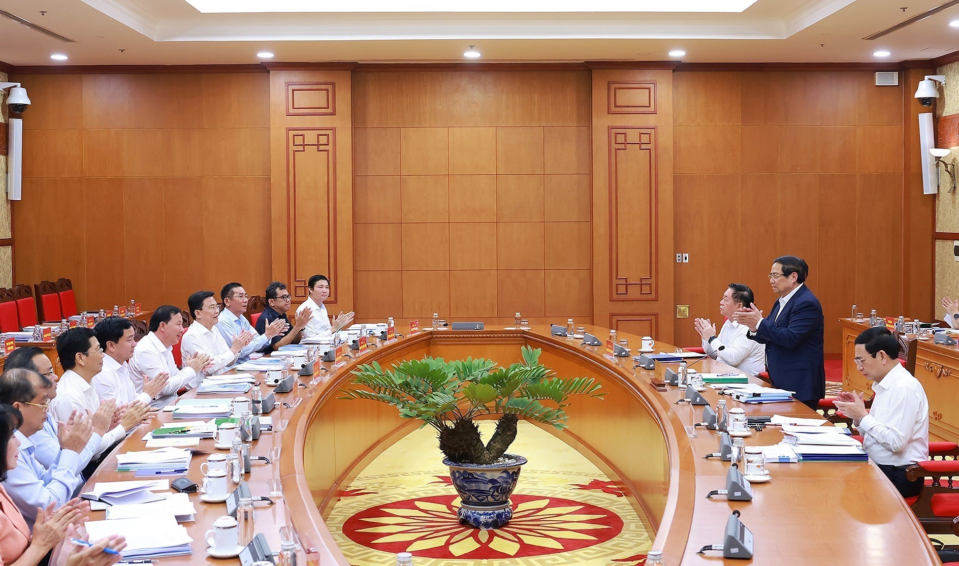 Thủ tướng chủ trì làm việc với Ban Thường vụ các Tỉnh ủy Tây Ninh và Tuyên Quang - Ảnh 1.