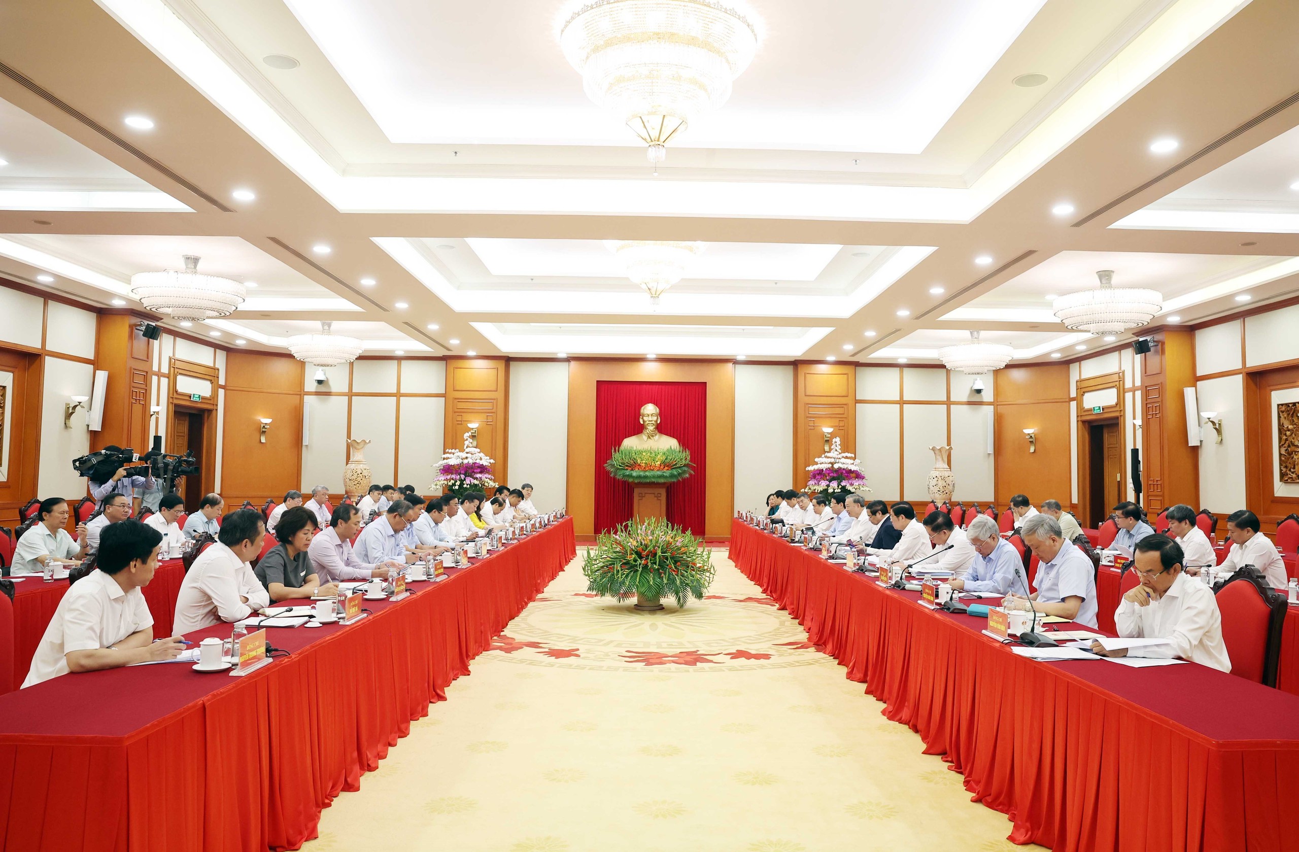 Tổng Bí thư chủ trì cuộc làm việc của Bộ Chính trị với Ban Thường vụ Đảng uỷ các cơ quan Đảng Trung ương - Ảnh 1.