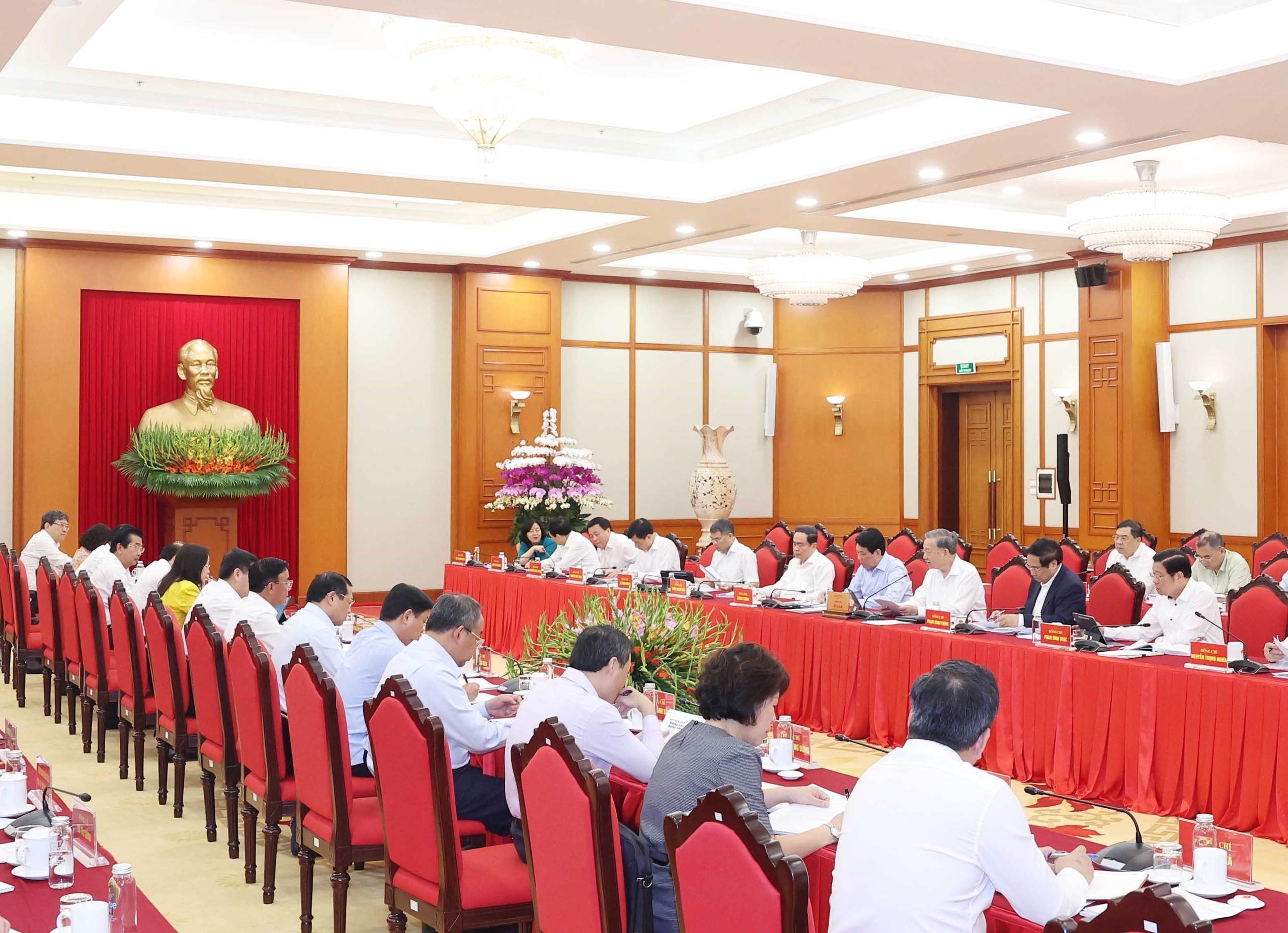 Tổng Bí thư chủ trì cuộc làm việc của Bộ Chính trị với Ban Thường vụ Đảng uỷ các cơ quan Đảng Trung ương - Ảnh 6.