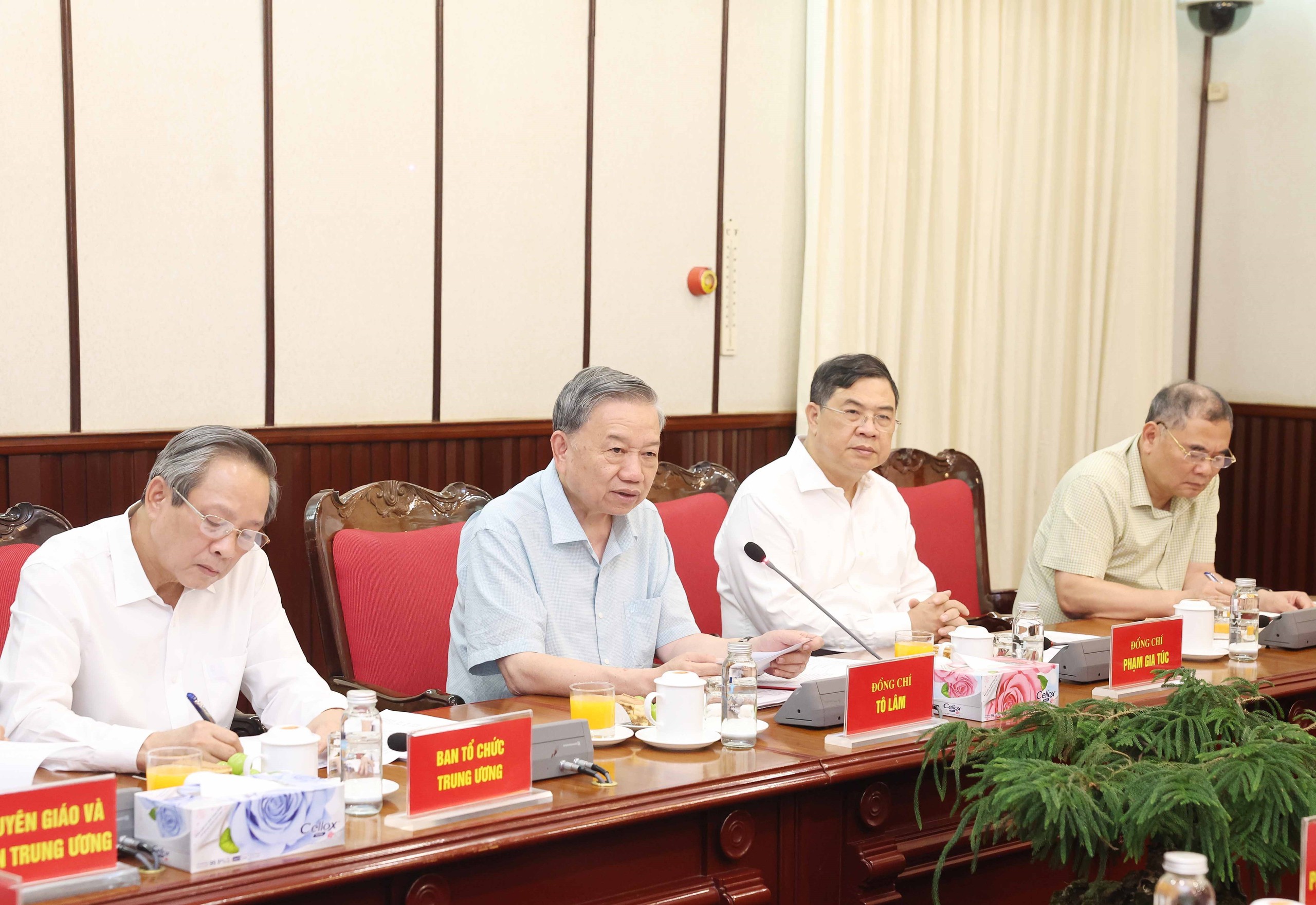 Tổng Bí thư Tô Lâm chủ trì họp về triển khai Nghị quyết phát triển đột phá Giáo dục và Đào tạo - Ảnh 4.