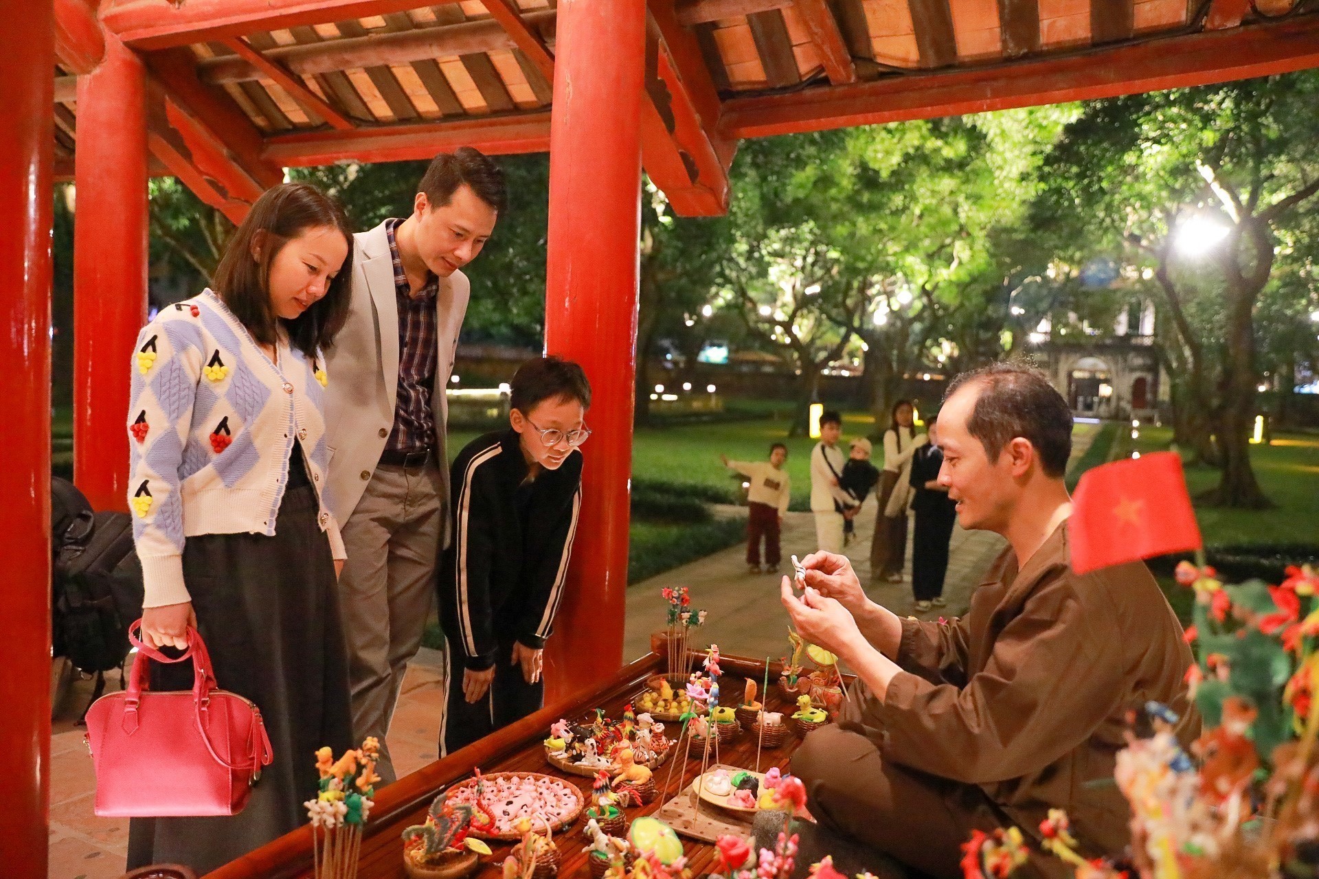 Khám phá đêm Văn Miếu – Quốc Tử Giám qua "Âm sắc Việt" - Ảnh 5. Khám phá đêm Văn Miếu – Quốc Tử Giám qua "Âm sắc Việt" - Ảnh 5.