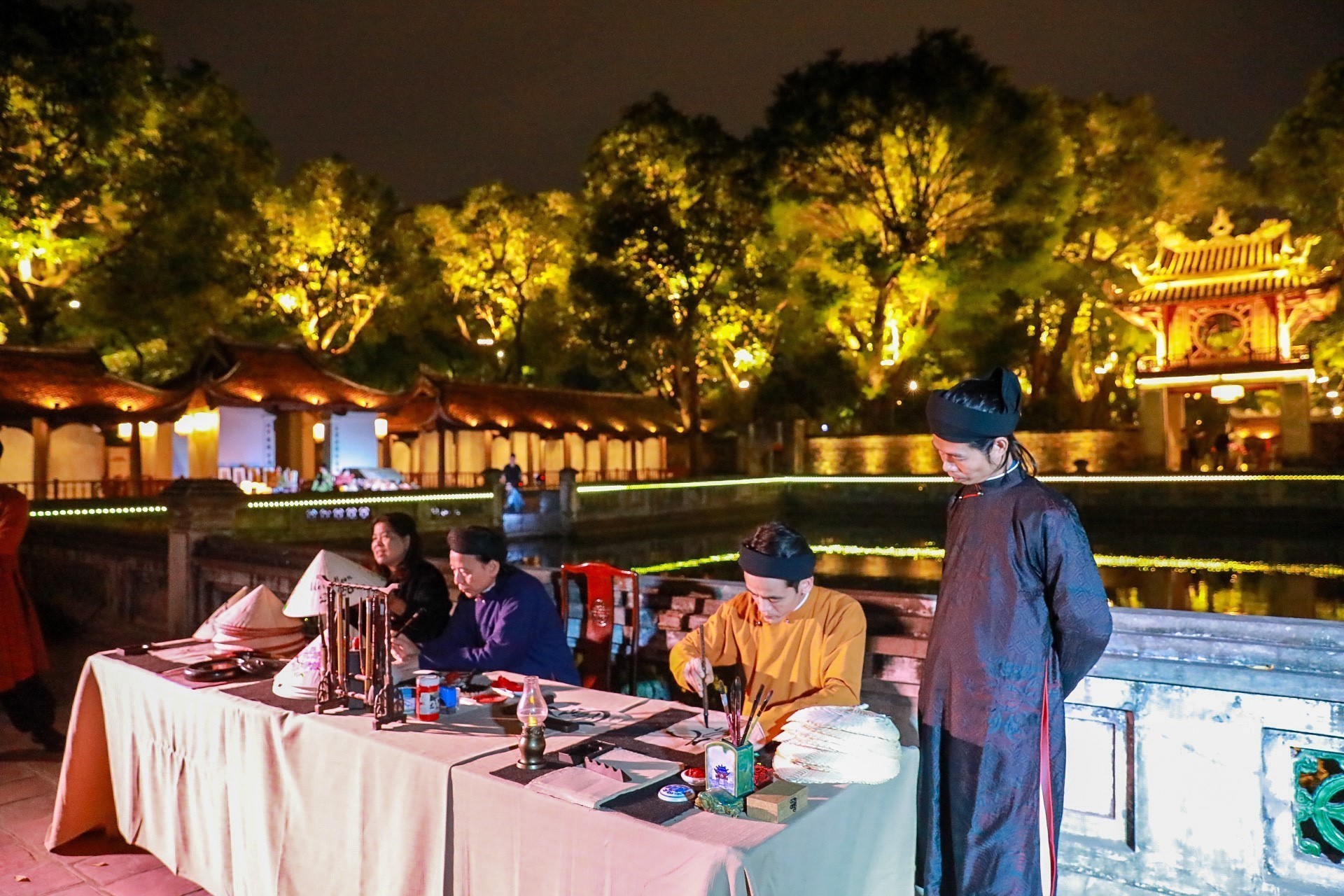 Khám phá đêm Văn Miếu – Quốc Tử Giám qua "Âm sắc Việt" - Ảnh 4. Khám phá đêm Văn Miếu – Quốc Tử Giám qua "Âm sắc Việt" - Ảnh 4.