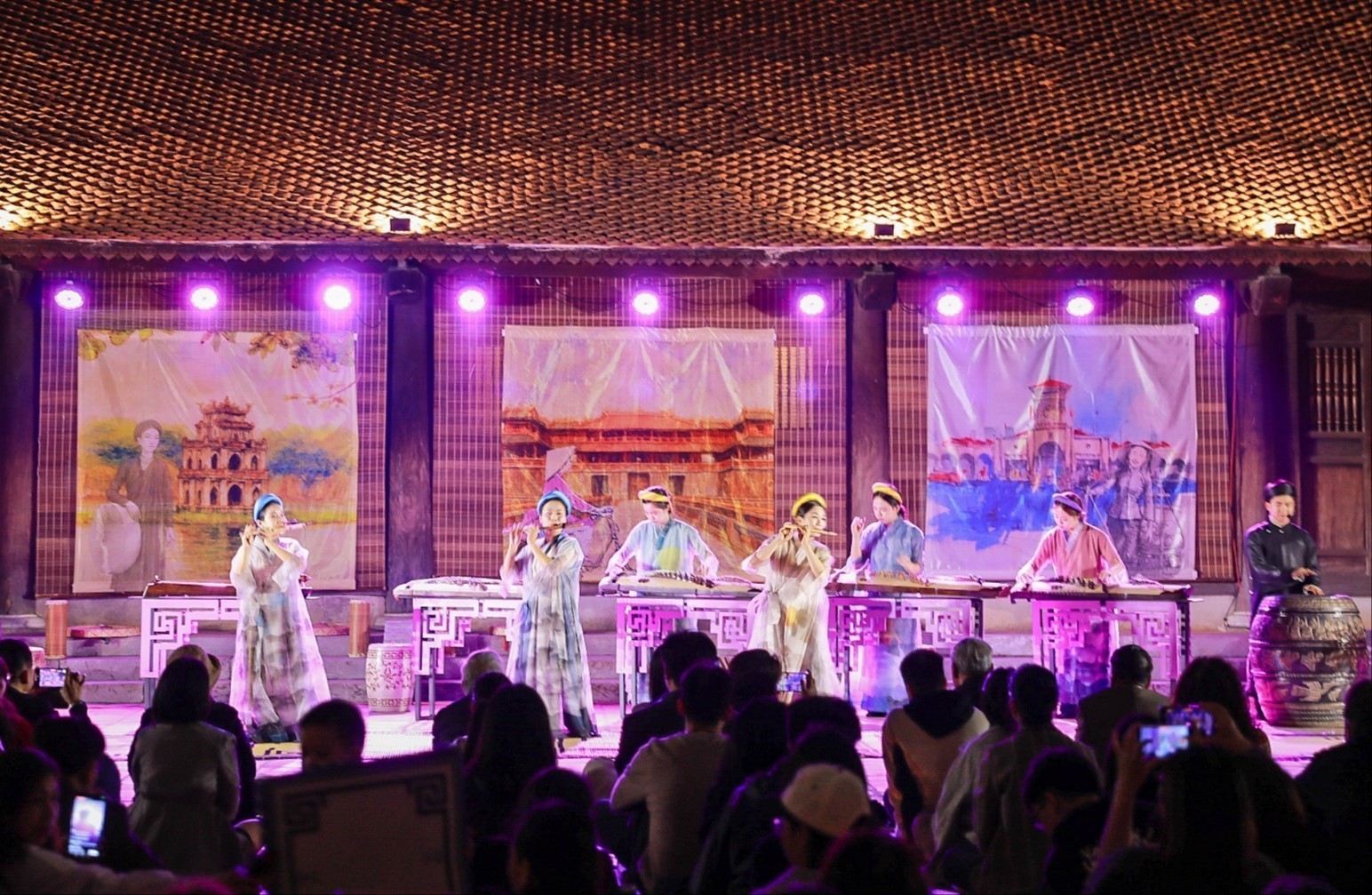 Khám phá đêm Văn Miếu – Quốc Tử Giám qua "Âm sắc Việt" - Ảnh 10. Khám phá đêm Văn Miếu – Quốc Tử Giám qua "Âm sắc Việt" - Ảnh 10.