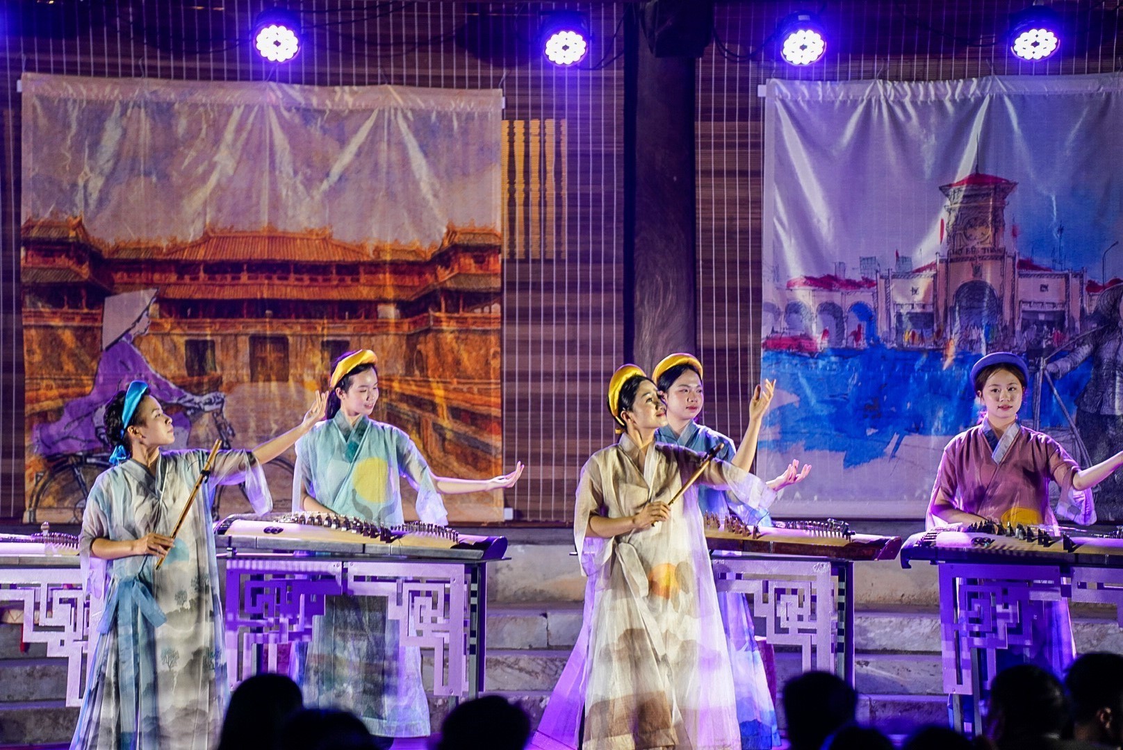 Khám phá đêm Văn Miếu – Quốc Tử Giám qua "Âm sắc Việt" - Ảnh 14. Khám phá đêm Văn Miếu – Quốc Tử Giám qua "Âm sắc Việt" - Ảnh 14.