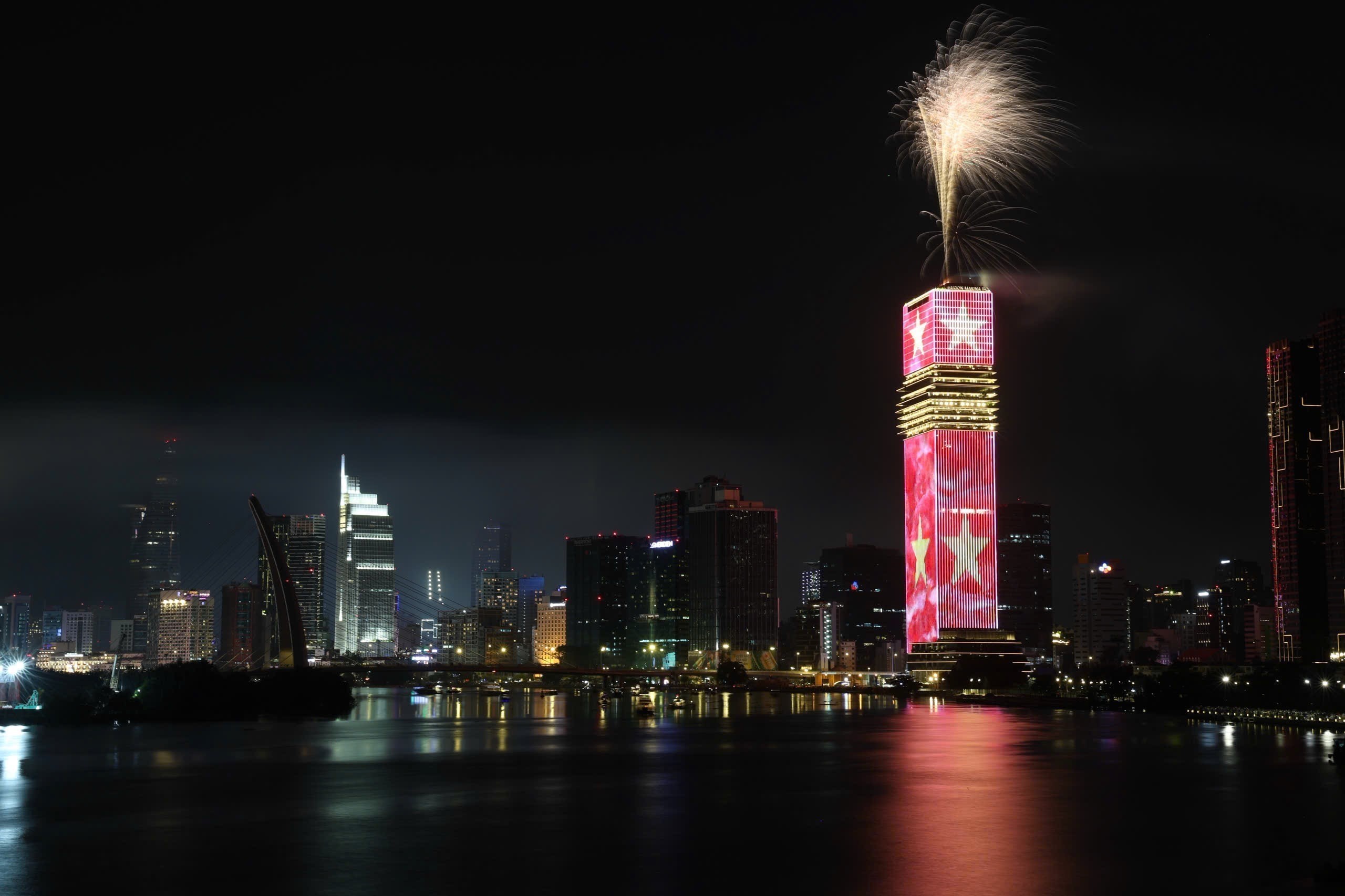 Hình ảnh chào đón năm mới 2026 khắp mọi miền đất nước - Ảnh 3.