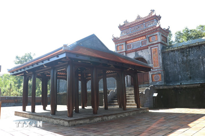 Tháo dỡ nhà rường ở lăng mộ Hoàng Thái hậu Từ Dụ ngay sau ngày 3/3 - Ảnh 1.